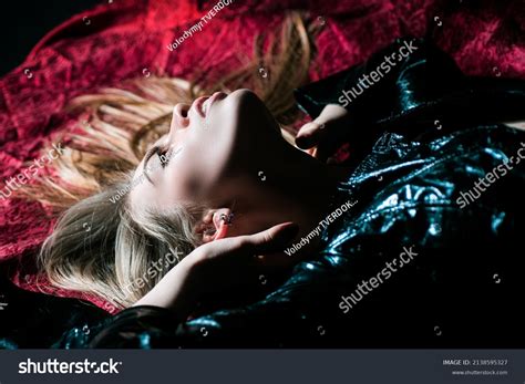 Sexy Model Perfect Naked Body Sexy库存照片2138595327 Shutterstock