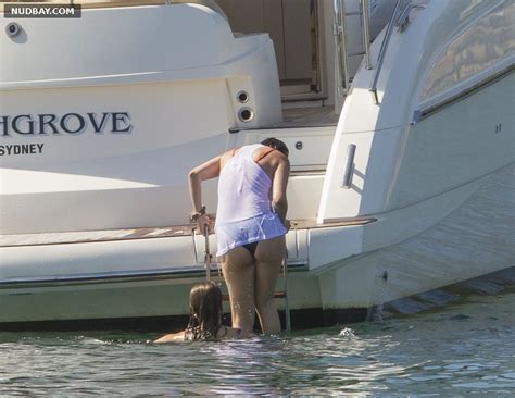 Selena Gomez Wet Ass In Bikini On A Boat Around Sydney Harbour