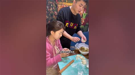 在北京下班后的生活，两个人一起下班，一起回家包饺子，享受着每天做饭带来的幸福感，忙碌的生活也要好好的吃饭 记录真实生活 情侣 Vlog