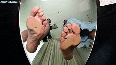 Moody Milf Domi MILF Barefoot CRUSH MOV Amateur Soles Giantess And Footjobs Clips4sale