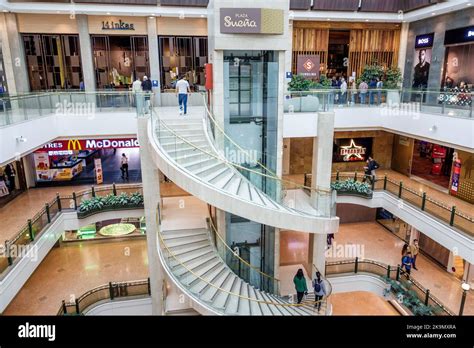 Chapinero comercial andino centro comercial interior dentro de ...