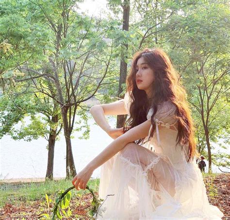 Hot girl bắn cung quá xinh đẹp mặc kín đáo vẫn hút trọn ánh nhìn người đối diện