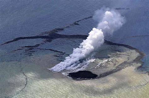 【フォト】硫黄島沖、噴火で新たな島 直径100m、周辺に軽石漂流 産経ニュース