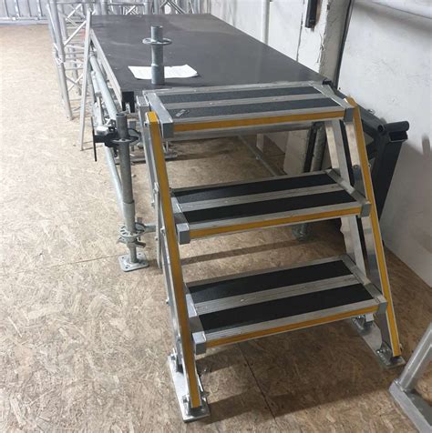 Лестница алюминиевая пантограф на 3 ступени с регулировкой по высоте 0 ...