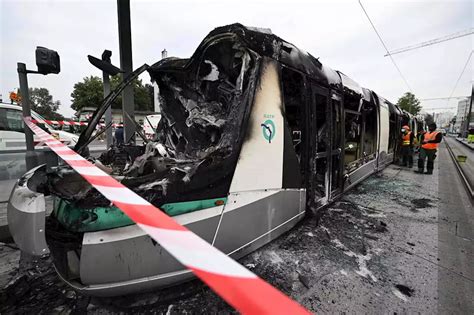 En Direct Mort De Nahel Nanterre Pas De Bus Ni De Tramways Ce