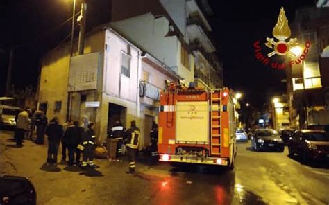 Reggio Calabria Esplosione In Un Negozio Feriti Cinque Vigili Del