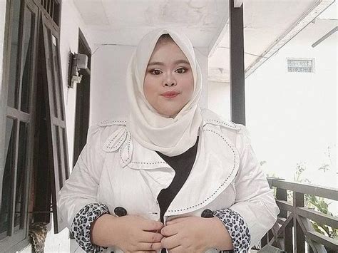 Hot Sexy Rahmawati Kekeyi Putri Cantikka Bikini Pics