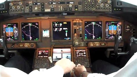 Boeing 777 Cockpit Night / Boeing 777-28E/ER - Asiana Airlines ...