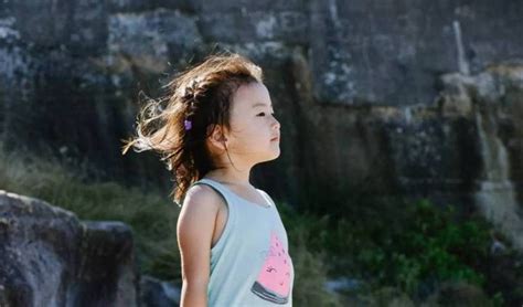 Tan chảy với bộ ảnh nude của mẹ và con gái cùng câu chuyện phía sau thu hút bao người hâm mộ