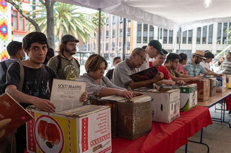 Visitan Remate De Libros Mil Personas En El Monumento A La Revoluci N