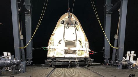 Spacex Dragon Splashes Down Off Florida Coast With Nearly 5 000 Pounds