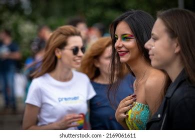 Jeune gay 18 ans résultats 186 dimages libres de droits de photos de stock et d