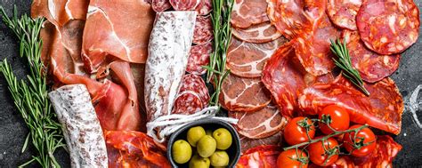 Испанский Fuet | Это деликатесная сыровяленая колбаса в белой ...