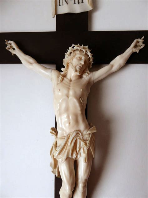 Superbe Crucifix Christ Ivoire Sculpte Croix Bois Norci