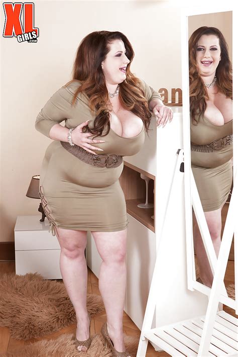 Obese Solo Girl Anna Beck Baring Hooters Before Plunging Dildo Into Vagina Porn Pictures XXX