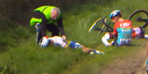 Paris Roubaix Peter Sagan Victime Dune Lourde Chute Sur Les Pavés