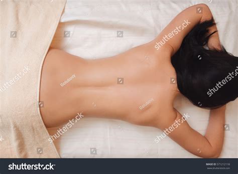 5 436 рез по запросу Naked woman table изображения стоковые