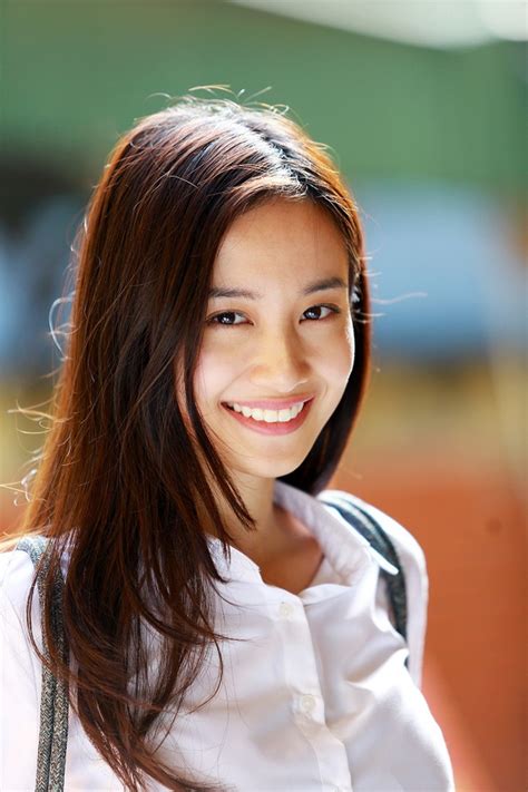 Ngắm vẻ rạng rỡ của hot girl Việt khi mặc đồng phục