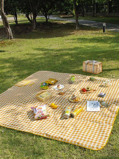 Gingham Print Outdoor Waterproof Picnic Mat | Picnic mat, Yellow picnic