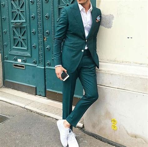 Костюм с белыми кедами мужской - 63 фото