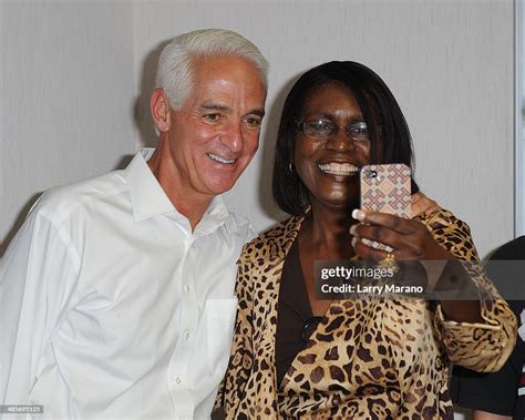 Charlie Crist Greets Supporters As He Opens A Campaign Office In His