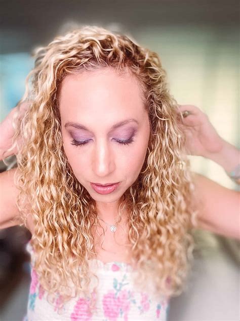 Cómo maquillar tus ojos usando Urban Decay Naked Ultraviolet Hispana Global