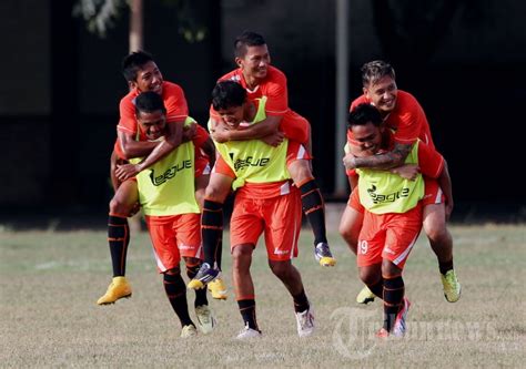 Latihan Tim Persija Jakarta Foto 7 1501241 TribunNews