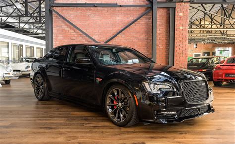 2018 Chrysler 300 SRT Hyperblack 6.4 Hemi - Richmonds