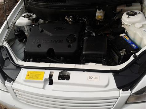 Уплотнитель капота — Lada Приора седан, 1,6 л, 2009 года | своими ...