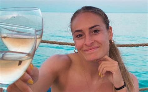 Tessa Wullaert Pronkt Met Haar Lichaam En Pakt Uit Met Sexy Bikini Wow Tessa Voetbal