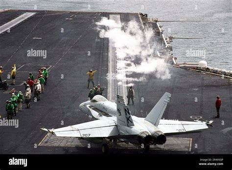 Us Navy An Aviation Boatswain S Mate Directs An F A E Super Hornet