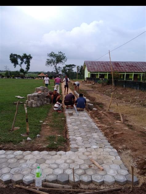 Dari Add Kampung Putralempuyang Bangun Jogging Track Dan Ornamen Di