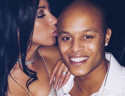 A Mom Hits Back After Cruel Trolls Tell Her Shes Not Hot Enough For Her Husband Bright Side