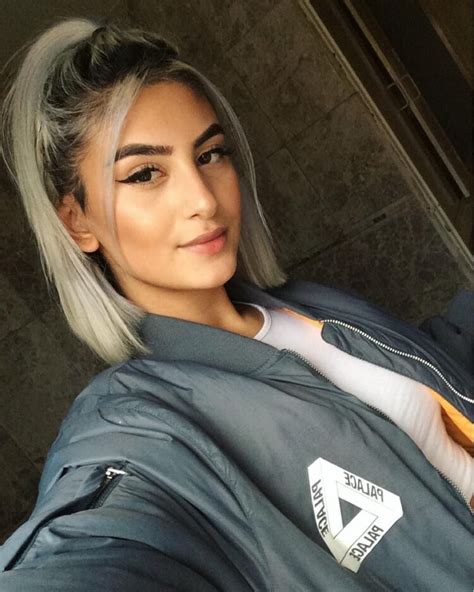 7 Hot Sexy Deniz Goksen Bikini Pics