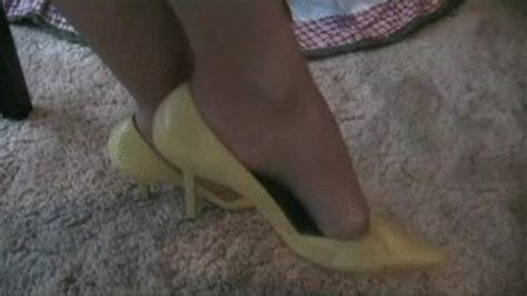 Brunette Fetish And Fantasy OLD AND SMELLY DANGLEMOV