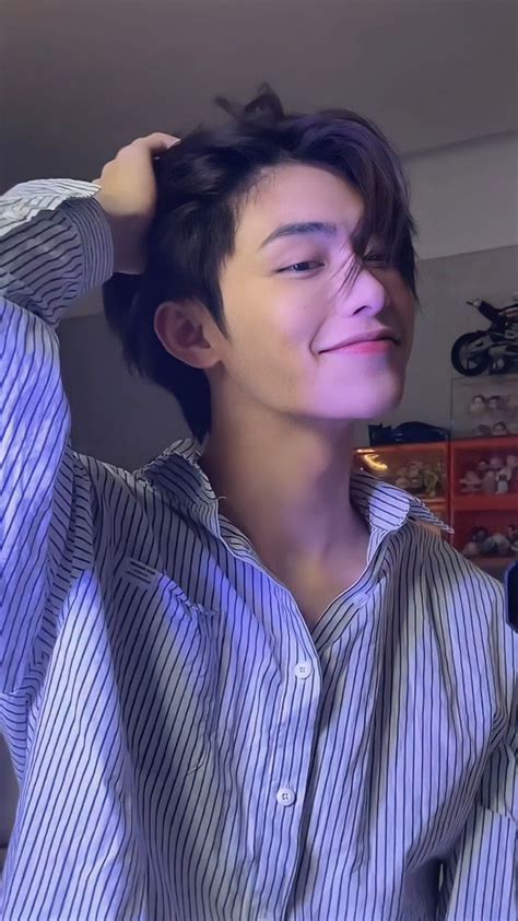 Cute Asian Guys Hot Asian Men Korean Men Handsome Boy Photo Messy Hair Boy Aesthetic Guys