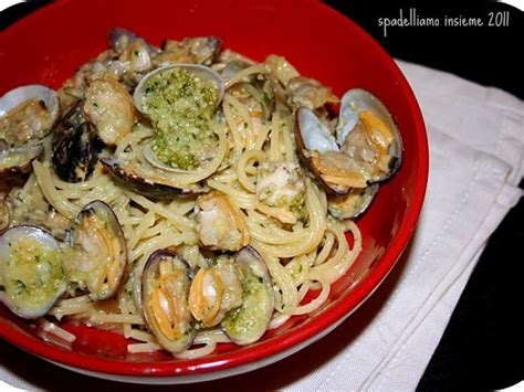 Spaghetti Alle Vongole Con Pesto Di Mandorle Ricetta Petitchef