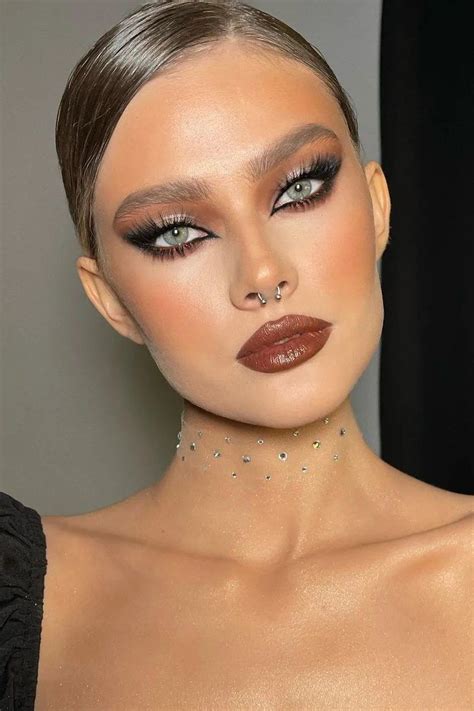 Fall Makeup Looks Dark Ash Toned Eyeshadow Look Fall Makeup Looks Dark Eye Makeup Glam