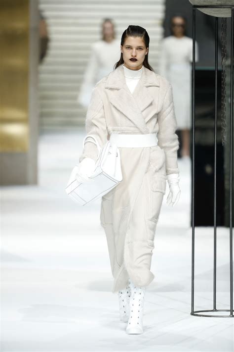 Max Mara Pre Fall 2017 Collection Photos Vogue
