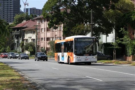 Cdc Melbourne Bus 125 8011ao On Route 605 Along Alexandria Avenue In