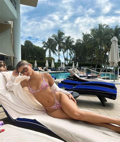 7 Hot Sexy Alyssa Carroll Bikini Pics