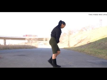 Girls Peeing Outside Hotntubes Porn