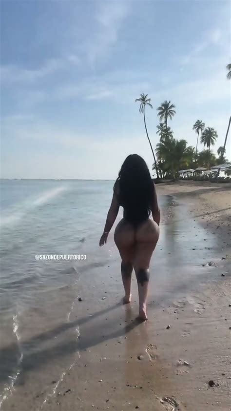 BIG BOOTY LATINA MILF