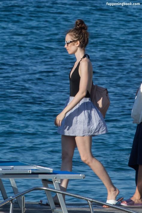 Lily Collins Lily Collins Nude OnlyFans Leaks The Fappening Photo 339691 FappeningBook