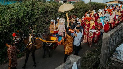 Acara Adat Urang Minang Babako Malam Bainai Bararak Jo Bendi