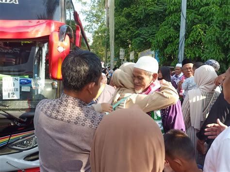 Pelepasan Jamaah Haji Kota Tangerang Tangis Tawa Dan Harapan