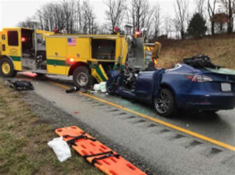 Incident 319 Tesla On Autopilot Fatally Crashed Into Parked Fire Truck