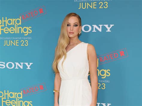 Jennifer Lawrence Breaks Down In Tears Eating Spicy Wings On Hot Ones