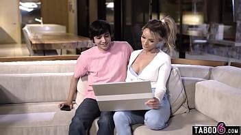 quédate a mi lado MILF pristine borde tira un toda la noche con su encantador hijastro XVIDEOS