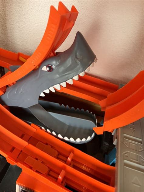Hot Wheels Hot Wheels City Ultimative Garage Mit Hai Angriff Kaufen Auf Ricardo